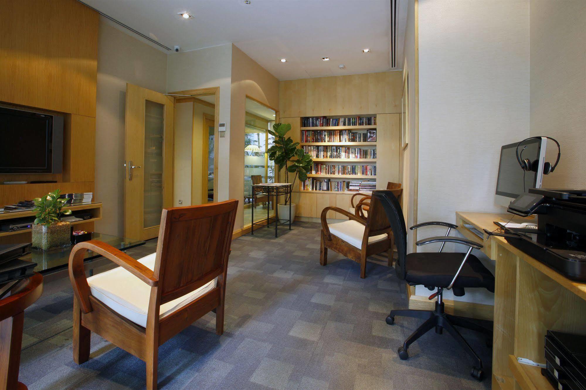 Lanson Place Winsland, Singapura